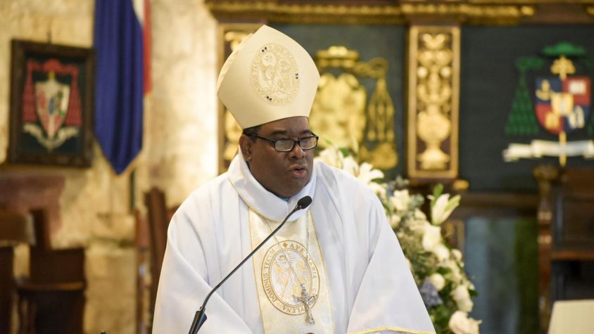 Obispo Castro Marte dice la Patria no se le debe dejar a los narcos –  noticias telemicro