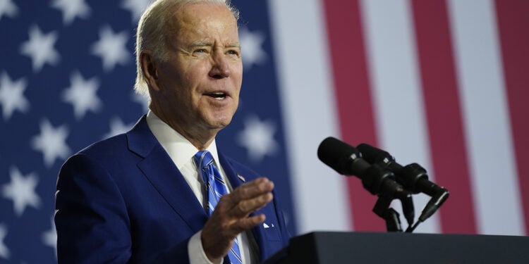 En esta imagen de archivo, el presidente de Estados Unidos, Joe Biden, habla sobre los planes de su gobierno para proteger la Seguridad Social y Medicare y rebajar los costos sanitarios, el 9 de febrero de 2023, en la Universidad de Tampa, en Tampa, Florida. (AP Foto/Patrick Semansky, archivo)