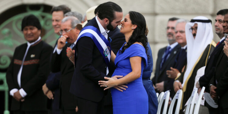 El Salvador's new President Nayib Bukele kisses his wife, Gabriela de Bukele, after receiving the presidential sash during his swearing-in ceremony in San Salvador, El Salvador June 1, 2019. REUTERS/Jose Cabezas