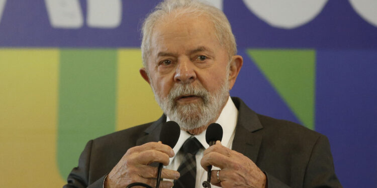 Brazilian presidential candidate for the leftist Workers Party (PT) and former President (2003-2010), Luiz Inacio Lula da Silva, delivers a press conference with the international press, in Sao Paulo, Brazil, on August 22, 2022. (Photo by Miguel SCHINCARIOL / AFP)
