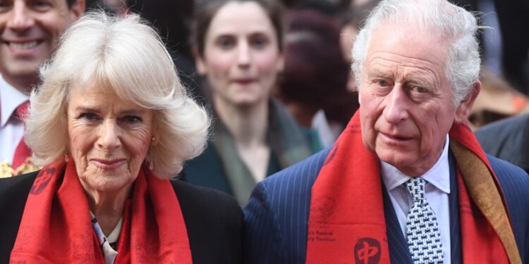 London (United Kingdom), 01/02/2022.- Britain's Prince Charles and Camila, Duchess of Cornwall, visit the Chinatown district of London, Britain, 01 February 2022. The royal couple spoke with members of the Chinese community to celebrate the Lunar New Year that falls on 01 February 2022 and marks the 'Year of the Tiger,' one of the 12 animals of the Chinese Zodiac. (Reino Unido, Londres) EFE/EPA/NEIL HALL