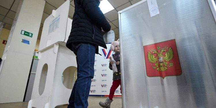 People vote in Russia's presidential election at a polling station in Moscow on March 17, 2024. Russian opposition has called on people to head to the polls on March 17, 2024 at noon in large numbers to overwhelm polling stations, in a protest which they hope will be a legal show of strength against President Vladimir Putin. (Photo by Alexander NEMENOV / AFP) (Photo by ALEXANDER NEMENOV/AFP via Getty Images)