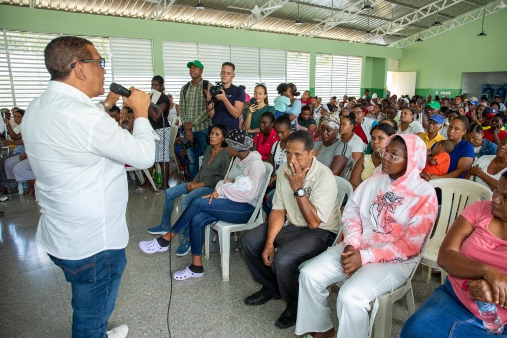 Tony Peña lidera jornadas de inclusión social en SDE y Hato Mayor