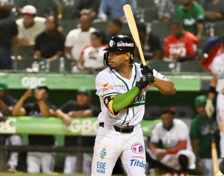 Estrellas dejan a Toros en el terreno en el décimo y se ponen a medio del primero