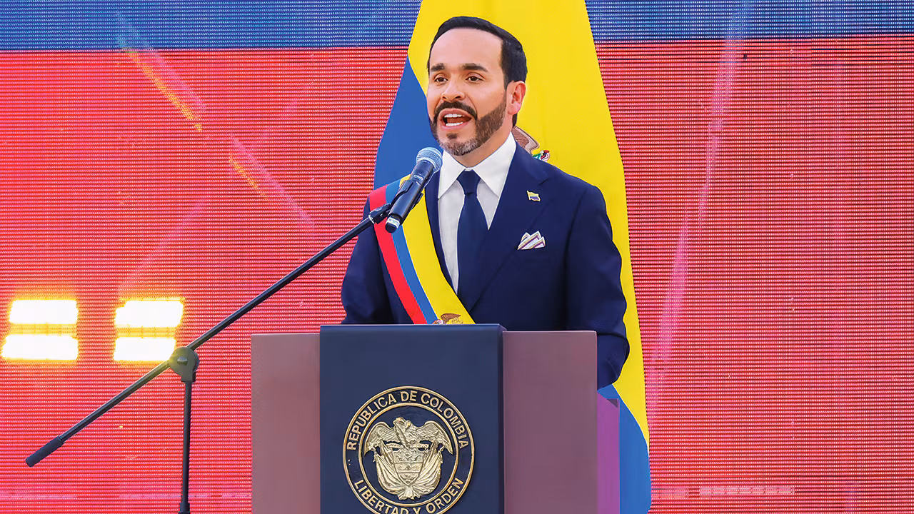 Durante su recorrido por el Hogar Geriátrico Santo Domingo Savio, el mandatario anunció además que el Gobierno priorizará las adecuaciones que requiere el lugar, incluida la cocina, y aseguró que se realizarán las obras necesarias para mejorar sus instalaciones.