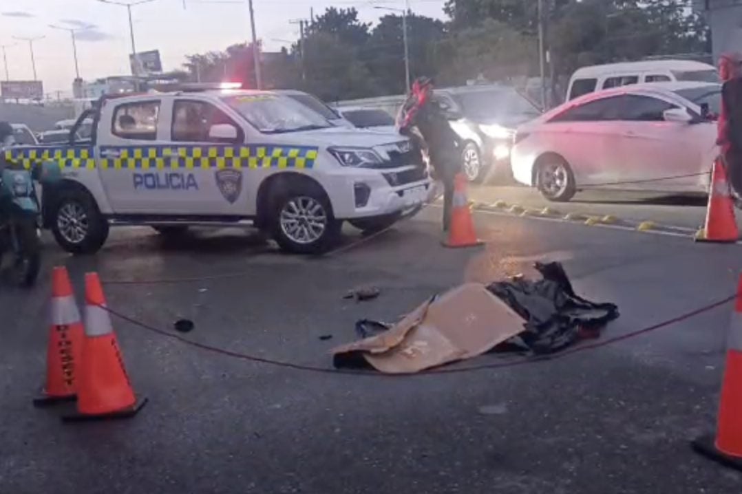 Tragedia vial en Santo Domingo Este deja un menor fallecido y otro lesionado