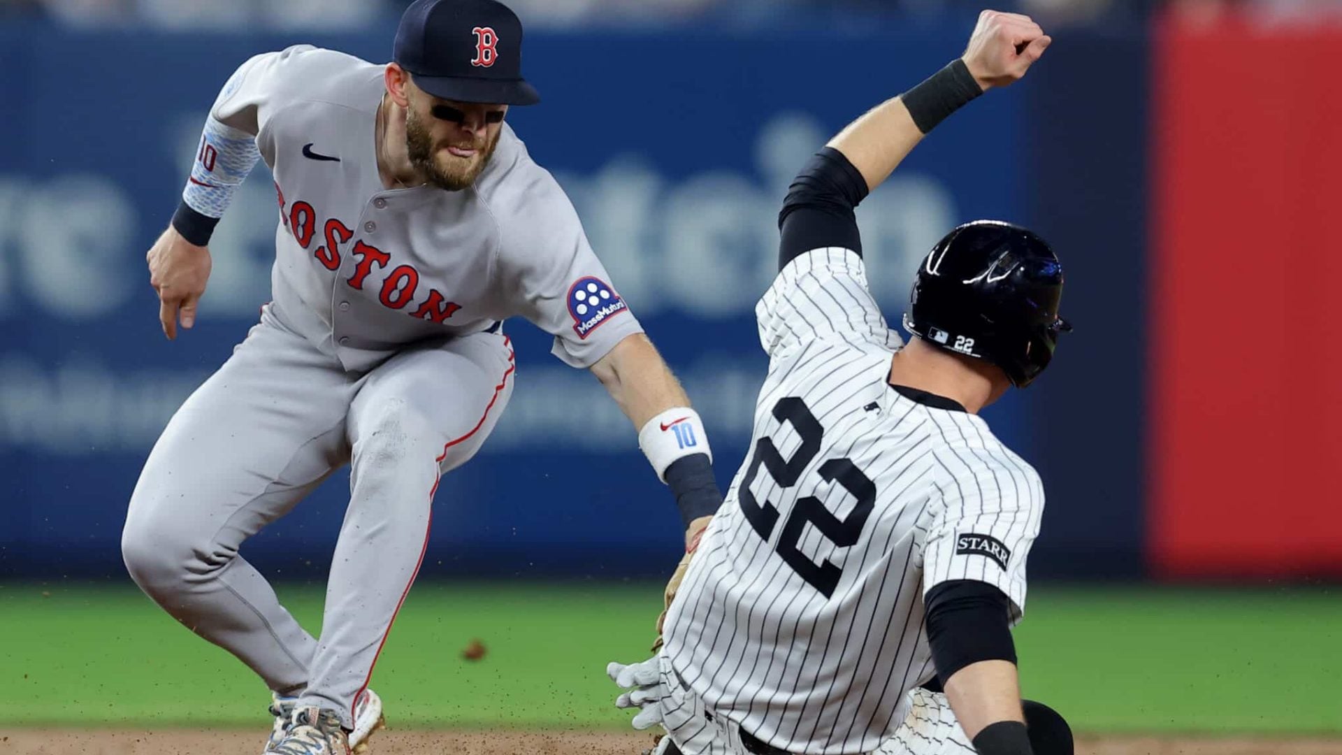 Los Yankees barren a Boston con autoridad y se instalan en la Serie Divisional